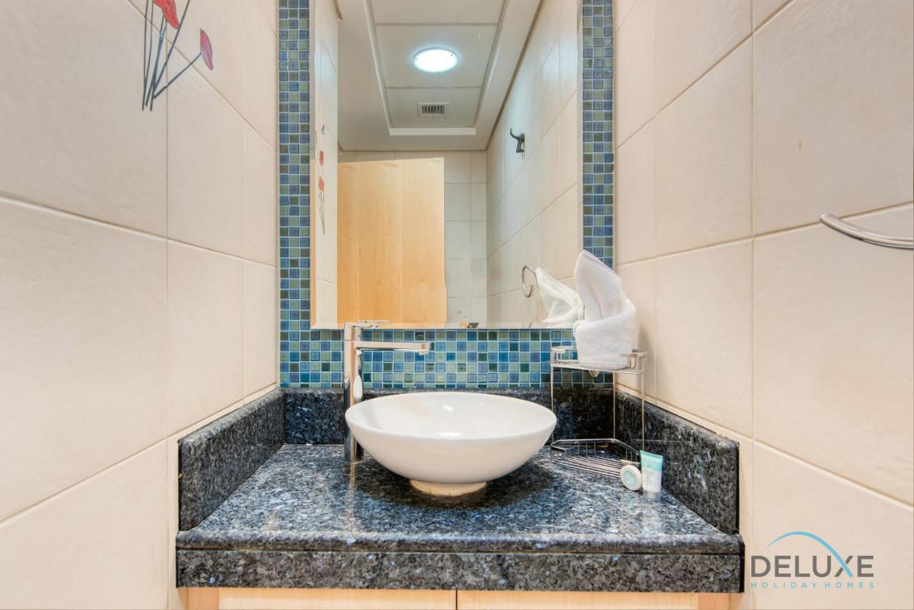 Lively 1 Bedroom At Al Nabat Shoreline 8 Palm Jumeirah By Deluxe Holiday Homes Dubai Eksteriør bilde